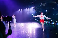 ≠MEのステージにお邪魔する=LOVEの野口衣織。（写真提供：代々木アニメーション学院）