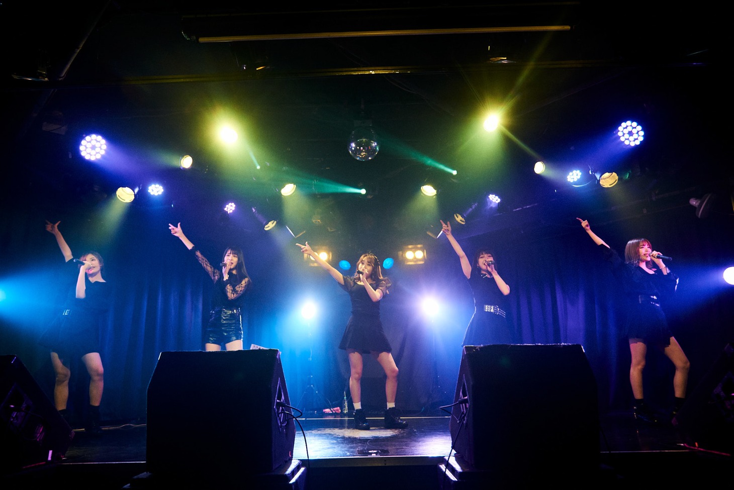 DEAR KISS無観客ライブの様子。（撮影：宇佐美亮）