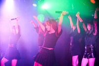 DEAR KISS無観客ライブの様子。（撮影：宇佐美亮）