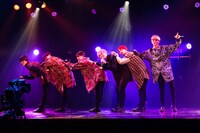 「Beautiful」のラストのポーズ。（撮影：堀内彩香）