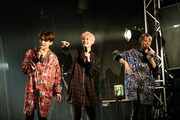 左からTETTA、REI、HAYATO。（撮影：堀内彩香）