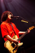 谷口鮪（Vo, G）（撮影：ハタサトシ）