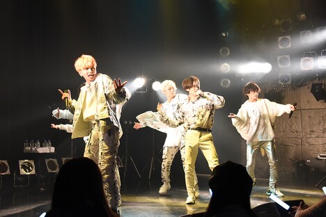 WATWING「WATWING “forWard” SHOWCASE」の様子。