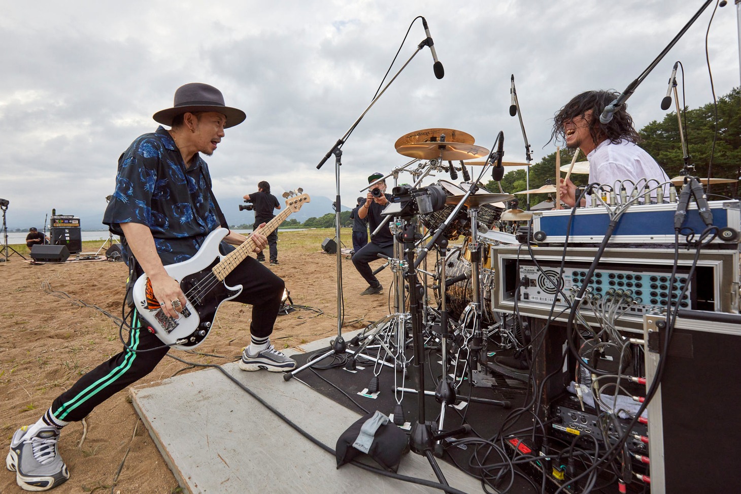 「The BONEZ - Speak True - Documentary ＋ Live」より。