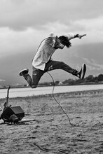 「The BONEZ - Speak True - Documentary ＋ Live」より。