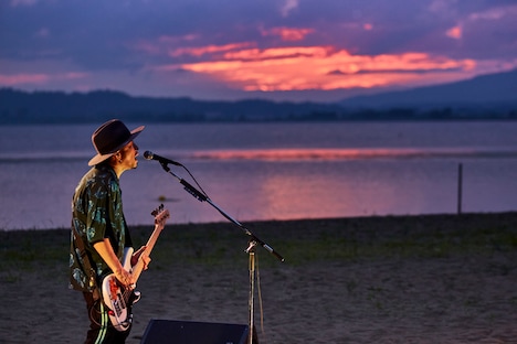 「The BONEZ - Speak True - Documentary ＋ Live」より。