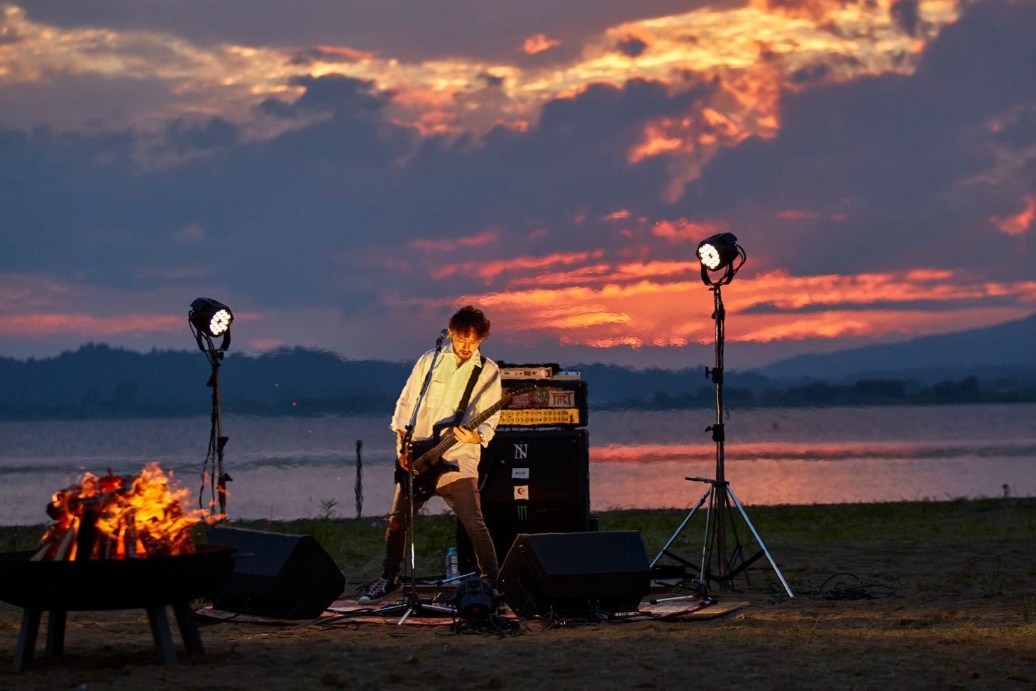 「The BONEZ - Speak True - Documentary ＋ Live」より。