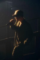 ステージに移動するBIM。（Photo by Ryohei Ambo.）