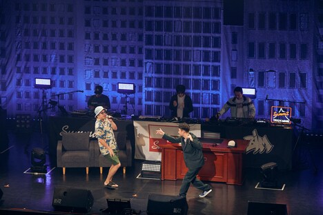 STUTSとRYO-Zを迎えた「マジックアワー」パフォーマンス中の様子。（Photo by Ryohei Ambo.）