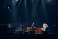 ステップを踏むDJ ZAI、PUNPEE、BIM、doooo。（Photo by Ryohei Ambo.）