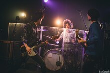 左から関浩佑（B / ジラフポット）、吉田雄介（Dr / tricot）、ヤマシタタカヒサ（B / シナリオアート）。（撮影：中山優瞳）
