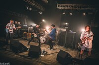 tricotと関浩佑（B / ジラフポット）、ヤマシタタカヒサ（B / シナリオアート）。（撮影：中山優瞳）