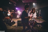 ヤマシタタカヒサ(B / シナリオアート)、中嶋イッキュウ(Vo, G / tricot)。(撮影:中山優瞳)