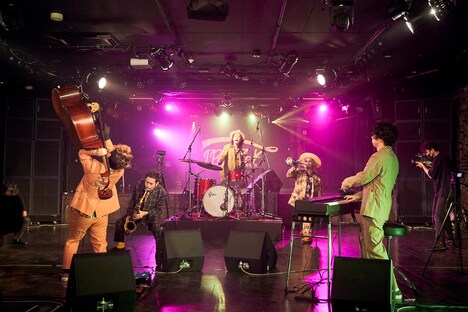 TRI4TH無観客配信ライブ「Turn On The LIVE vol.1」の様子。