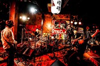 「怒髪天 delivery 響都ノ宴  カラダ立ち入り禁止。第一回、タマシイ限定ライブ。カモン！俺達界隈（魂のみ）。」の様子。（撮影：渡邉一生）