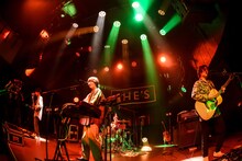 「SHE'S Broadcast Live ～prelude～」の様子。（Photo by MASANORI FUJIKAWA）