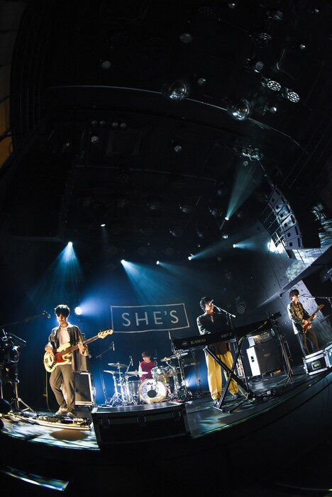 「SHE'S Broadcast Live ～prelude～」の様子。（Photo by MASANORI FUJIKAWA）