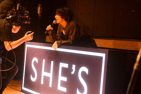 井上竜馬（Vo, Key）（Photo by MASANORI FUJIKAWA）