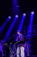 井上竜馬（Vo, Key）（Photo by MASANORI FUJIKAWA）