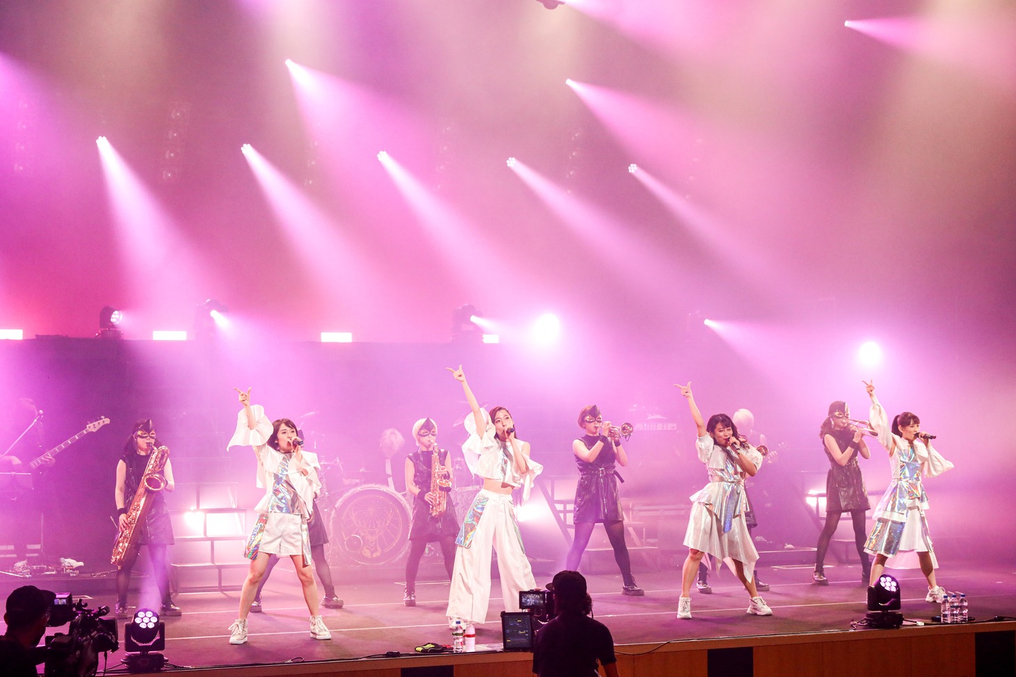 TEAM SHACHIとブラス民。（撮影：笹森健一）