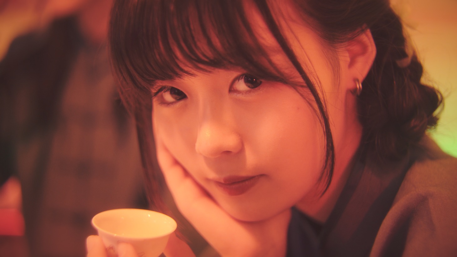 NELN「irony」MVのワンシーン。