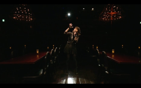 森高千里「配信デビュー！ 初！ ファンが選ぶ森高ソング ベスト10!! 〜森高千里歌唱にてドキドキの発表！〜」の様子。