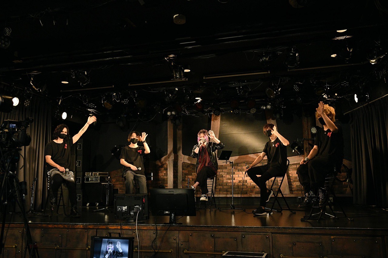 ライブ後に行われたトークセッションの様子。（撮影：小松陽祐［ODD JOB］）