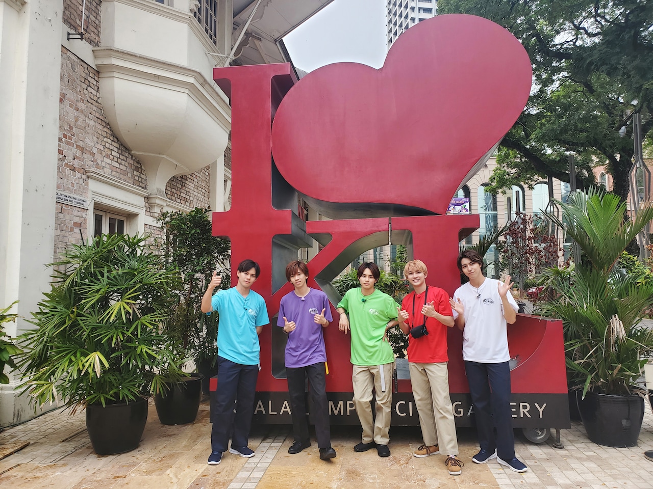 「超特急と行く！食べ鉄の旅 マレーシア編」より。 (c)「超特急！マレ食べ鉄旅」製作委員会