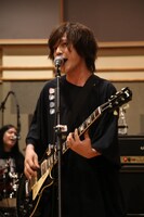 こやまたくや（G, Vo）（写真提供：ユニバーサル シグマ）