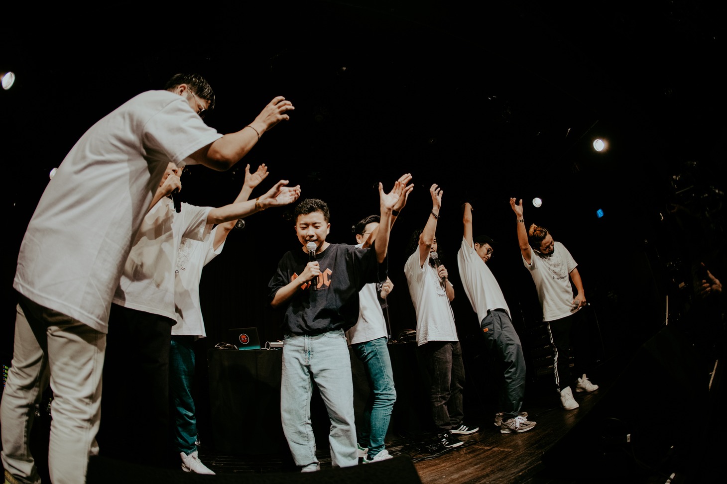乾杯するメンバー。（Photo by @Hiroya Brian Nakano）