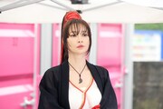 りょう演じるコスプレイヤー・ジュリ。 (c)TBS