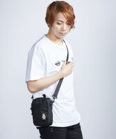 「パッチポーチBAG」の使用イメージ。