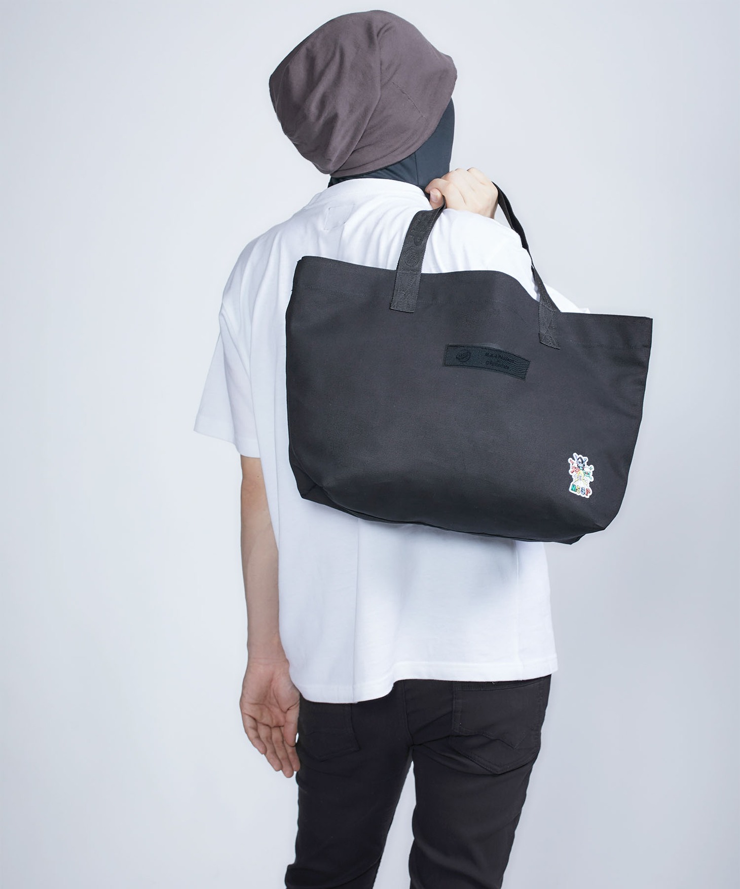 「パッチトートBAG」の使用イメージ。