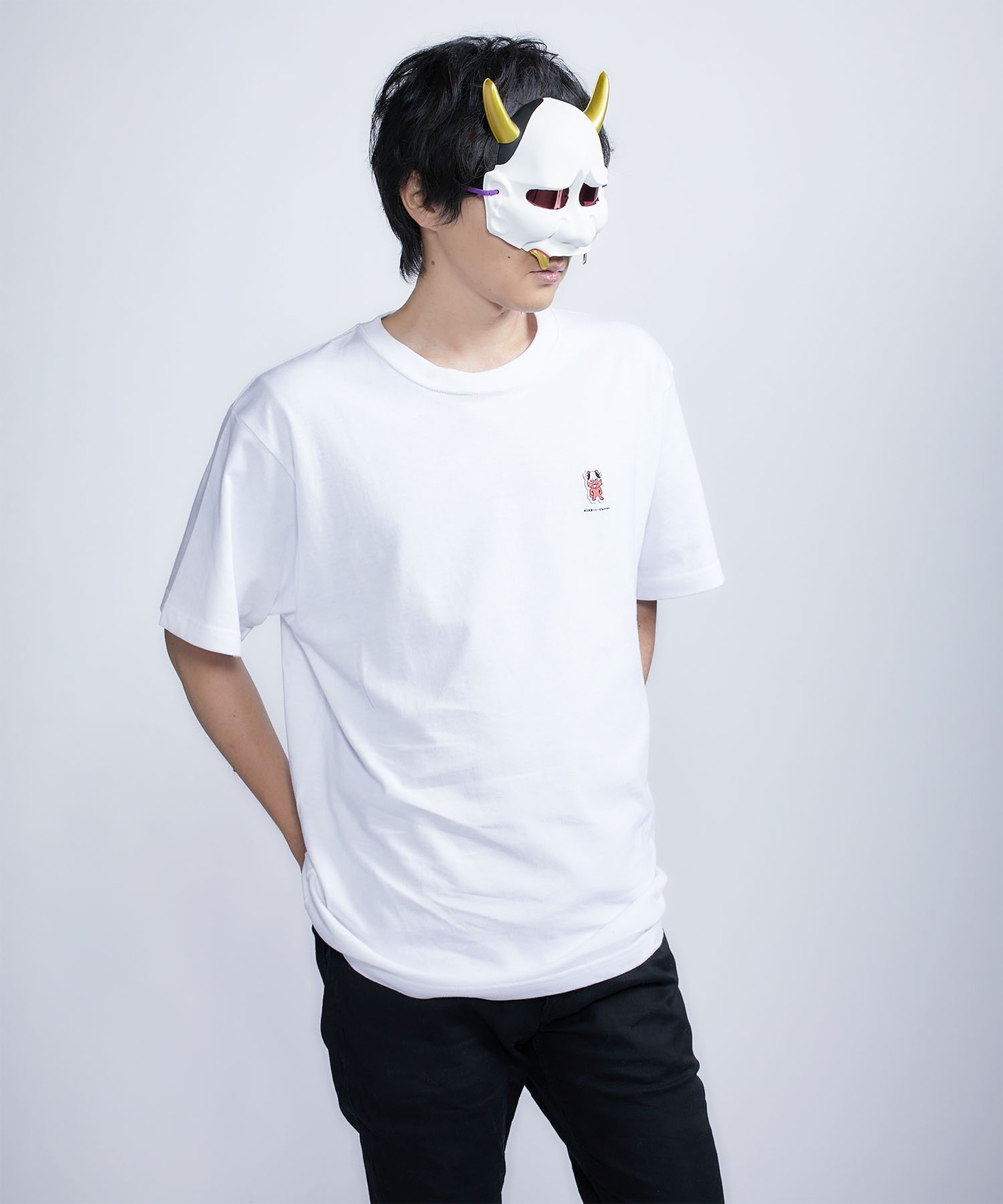「メンバーソロパッチTシャツ」の着用イメージ。