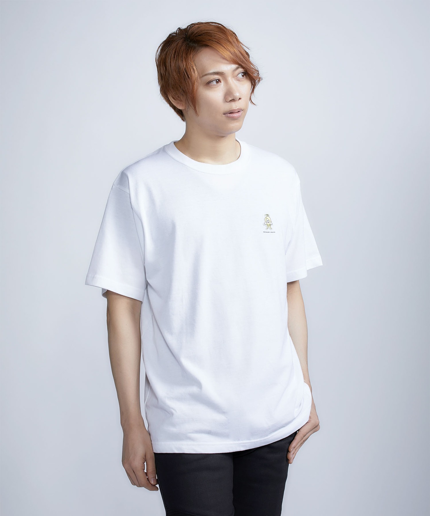 「メンバーソロパッチTシャツ」の着用イメージ。