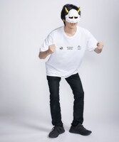 「プリント＆パッチTシャツ」の着用イメージ。