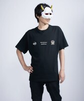 「プリント＆パッチTシャツ」の着用イメージ。