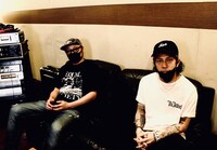 左からKYONO、Kj（Dragon Ash）。