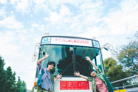 ライブバスとさくらしめじ。（撮影：鈴木友莉）