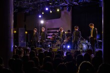 1月に開催されたCUBERS「冬の“踊らないワンマン2020”～豪華なフルバンド編成！生演奏でお届けします～」より。