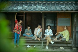 M!LK新アルバム「HOME MADE CHU!?」発売決定、古民家でくつろぐ新アー写公開