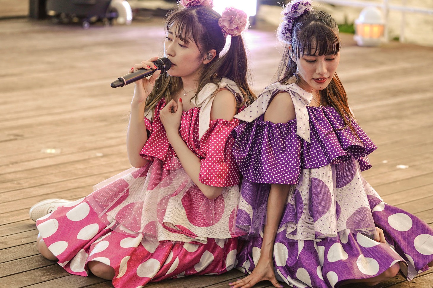左から佐々木彩夏、高城れに。
