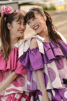 左から佐々木彩夏、高城れに。