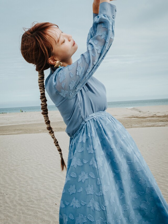 ELLA CANTARIAルックより。