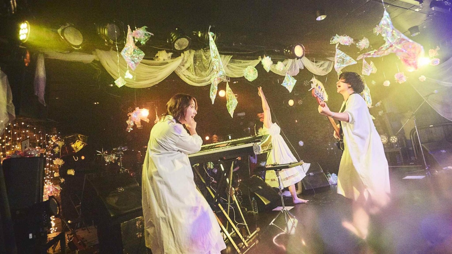 「永原真夏 配信ワンマンライブ HOME GIRL 特別編『太陽の宝石』」の様子。（撮影：Uwabo Koudai）