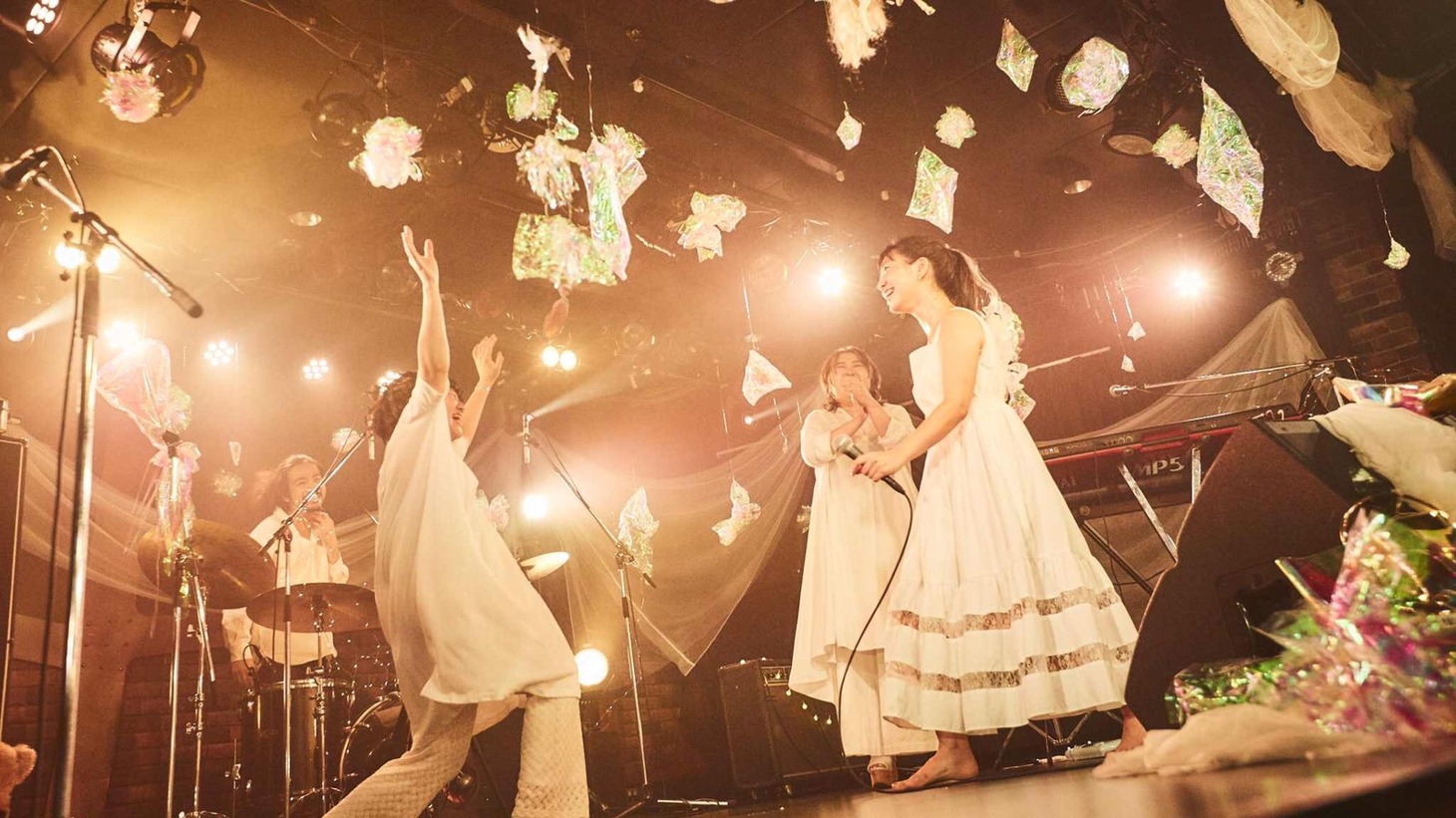 「永原真夏 配信ワンマンライブ HOME GIRL 特別編『太陽の宝石』」の様子。（撮影：Uwabo Koudai）