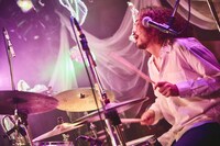 尾日向優作（Dr）（撮影：Uwabo Koudai）