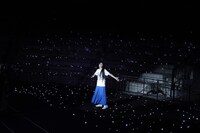 茅原実里「SUMMER CHAMPION 2020 ～Minori Chihara 12th Summer Live～」の様子。（撮影：草刈雅之）