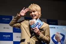 「テイッ!!!ってなんなんですかね……」とつぶやきながらも“テイッ!!!”を披露する手越祐也。