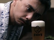 FNCY「みんなの夏」MVのワンシーン。